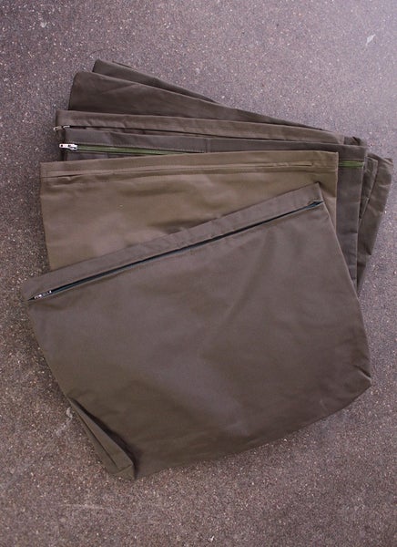 Tsekkien nyloninen s&auml;ilytyspussi, hyv&auml;kuntoinen