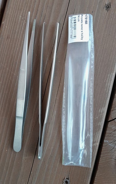 Tsekkien l&auml;&auml;kint&auml; pinsetit, k&auml;ytt&auml;m&auml;tt&ouml;mi&auml;