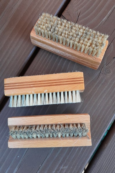 Tsekkien kaksipuolinen puhdistusharja, k&auml;ytt&auml;m&auml;t&ouml;n